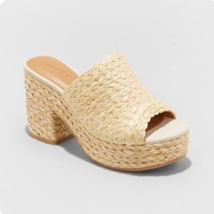 Universal Thread Nessa platform mule heel